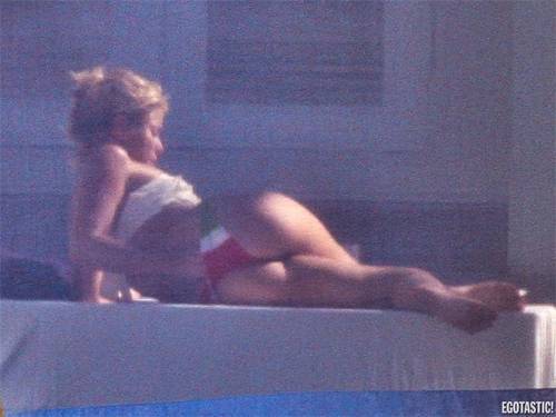 Shakira tanga Miami 01