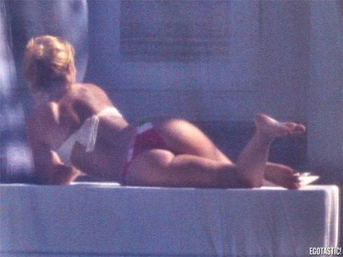 Shakira tanga Miami 03
