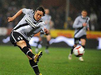 Calciomercato Juventus, Camoranesi fuori rosa? L’agente: “Chiedetelo al club”
