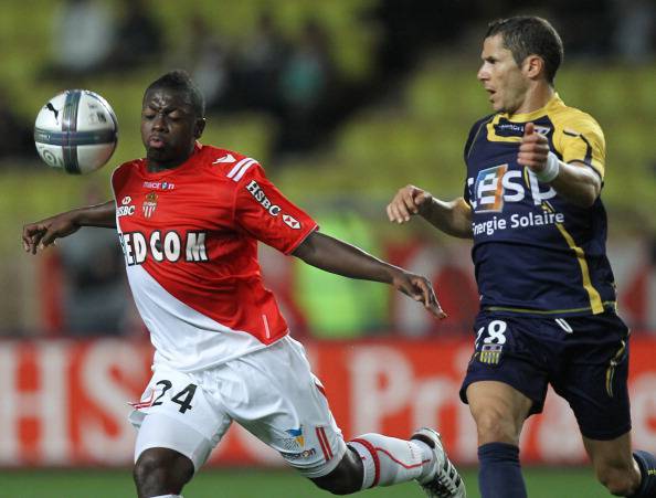 Monaco's defender Nampalys Mendy (L) vie