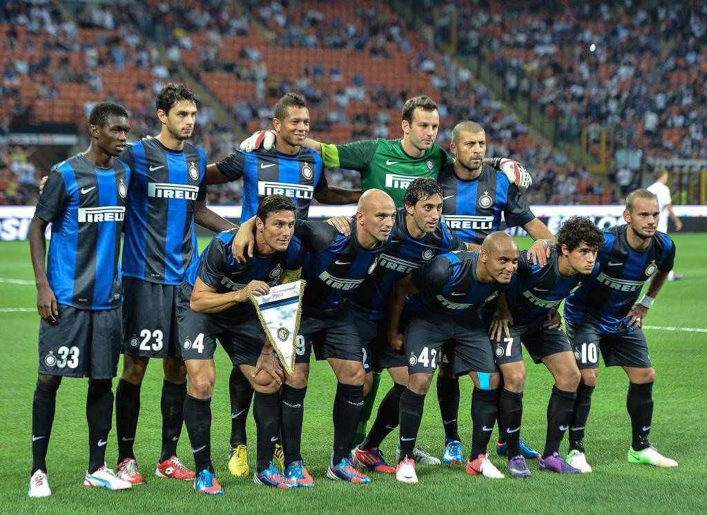 Inter Milan's football team poses for ph