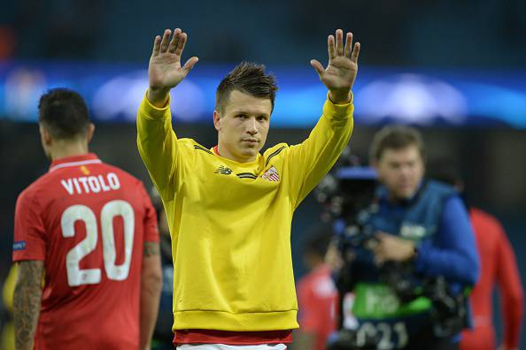 Sevilla's Ukrainian midfielder Yevgeny Konoplyanka waves to supporters after losing a UEFA Champions league Group D football match between Manchester City and Sevilla at the Etihad Stadium in Manchester, north west England on October 21, 2015.     AFP PHOTO / OLI SCARFF        (Photo credit should read OLI SCARFF/AFP/Getty Images)