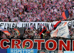Crotone su José Mauri