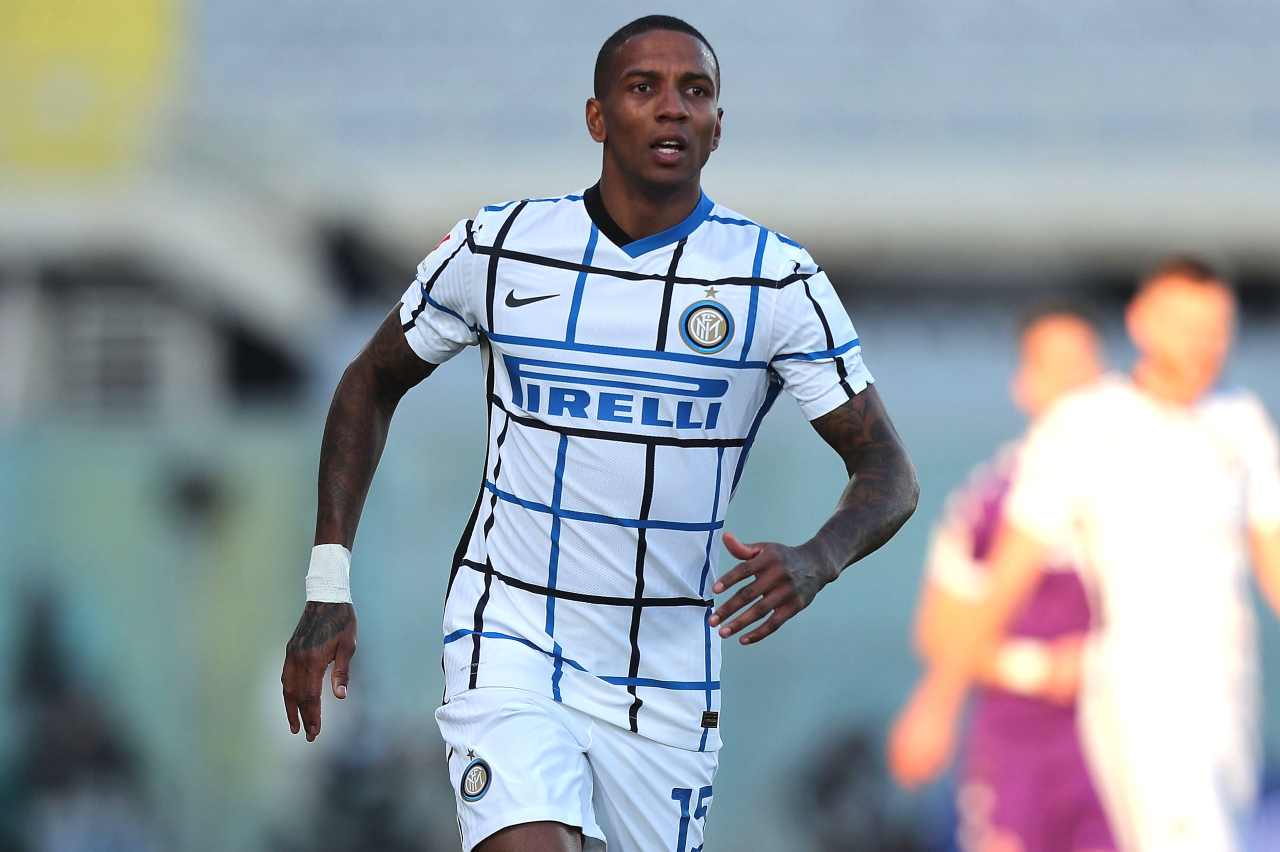 Calciomercato Inter, Conte e l'addio di Young: occhio al Milan