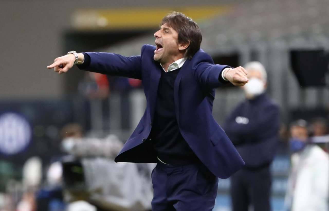 Milan, Conte lo boccia