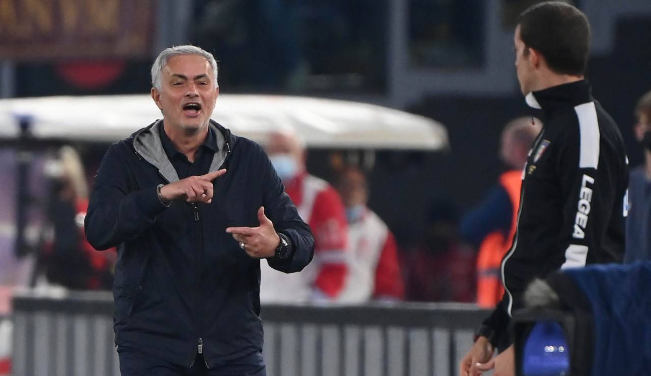 Jose Mourinho protesta