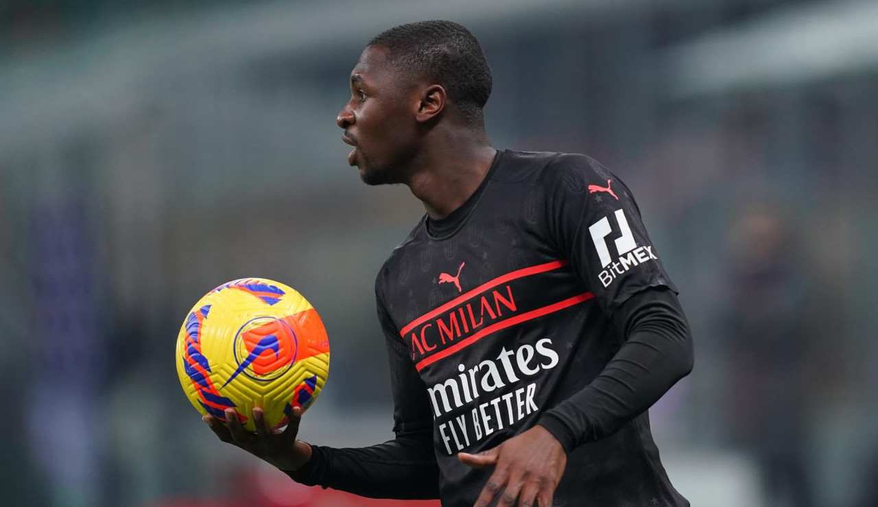 Fode Ballo Toure prende il pallone