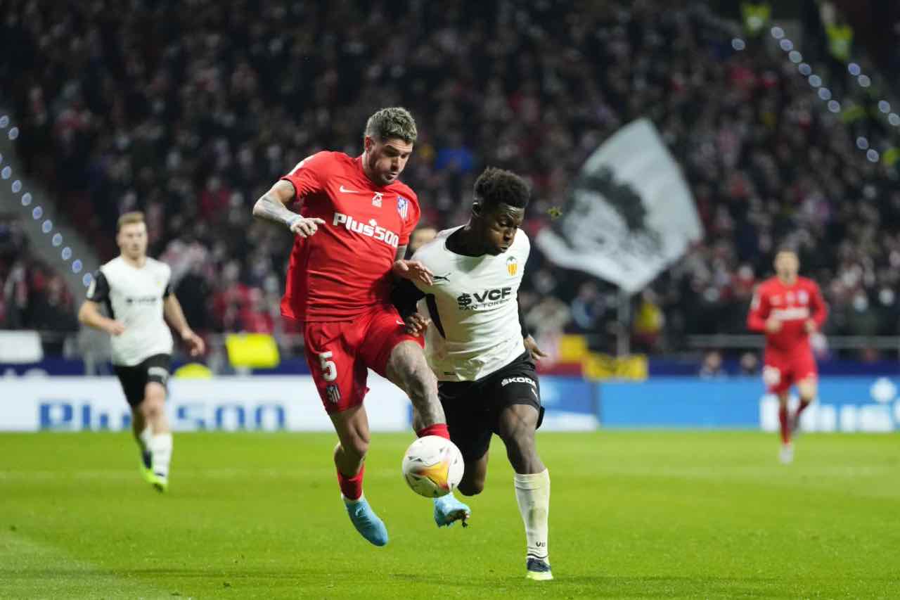 De Paul scambio Calhanoglu