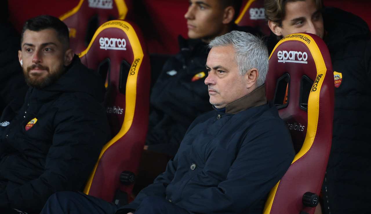 Jose Mourinho attento