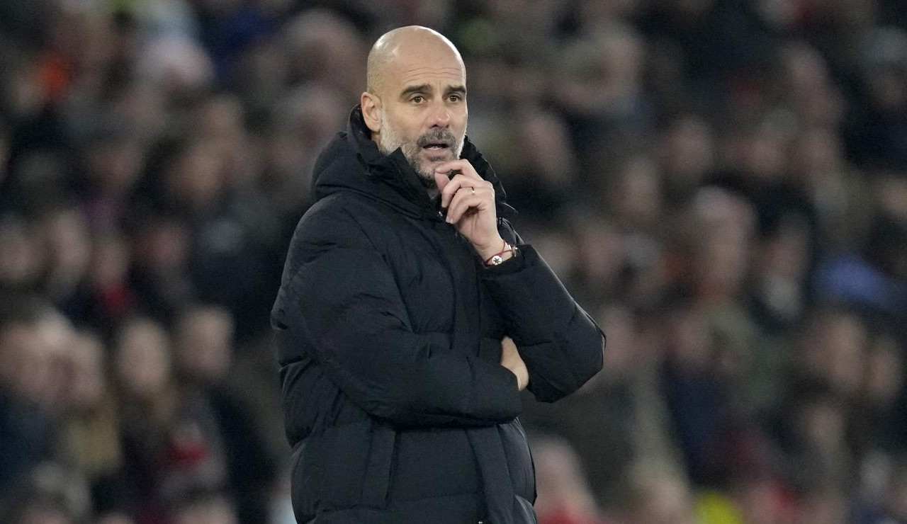 Pep Guardiola pensieroso
