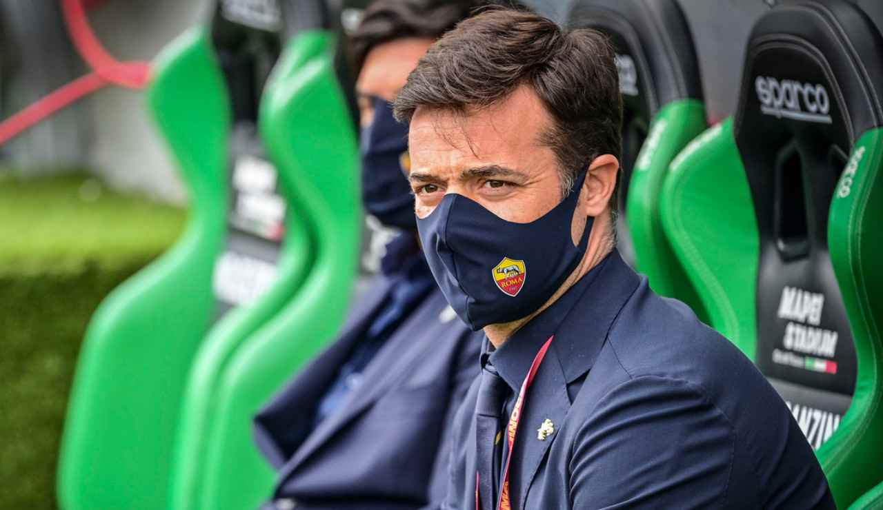 Tiago Pinto pensieroso