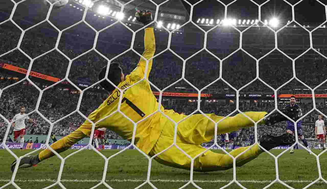 Szczesny para rigore a Messi