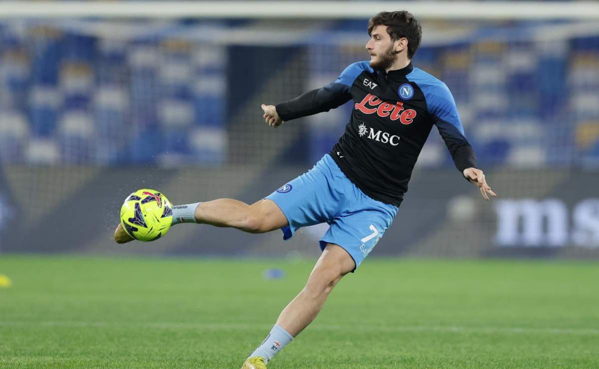 Kvaratskhelia in allenamento, destinazione Premier