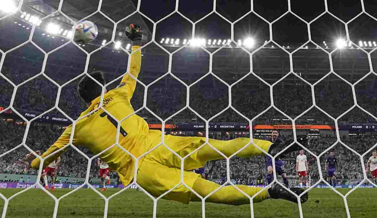 Wojciech Szczesny para rigore a Messi