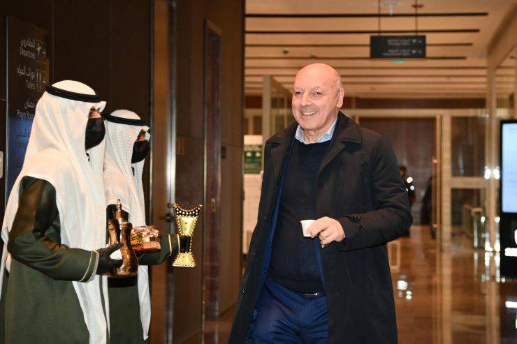 Beppe Marotta sorridente