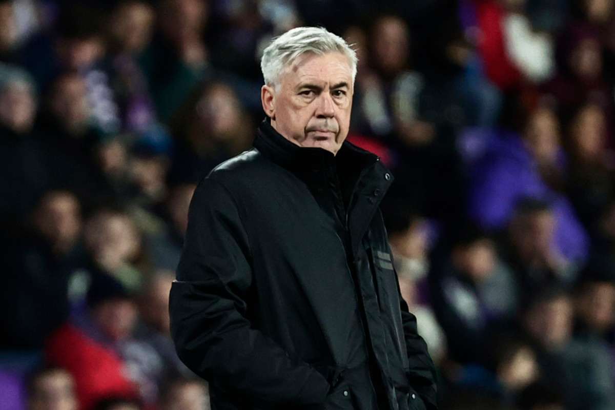 Carlo Ancelotti pensieroso