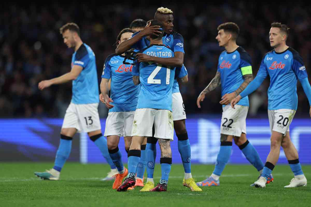 Il Napoli batte l'Eintracht e vola ai quarti di Champions