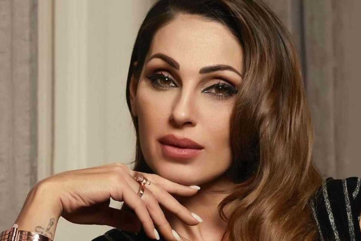 Anna Tatangelo vestito spacco gambe