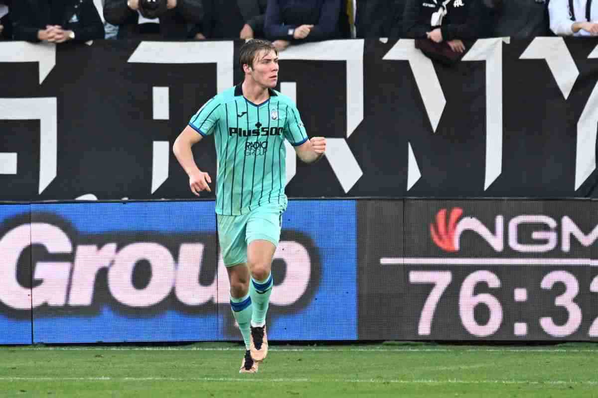 Hojlund beffa Juventus scambio Milan De Ketelaere