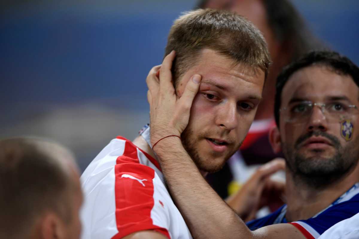 Tifosi scioccati: sanguina in campo