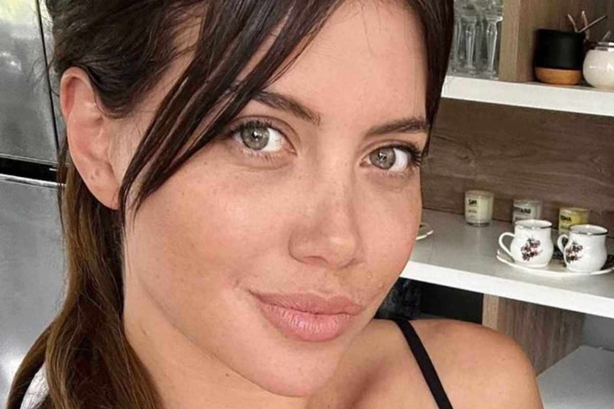 Wanda Nara intimo scollatura primo piano