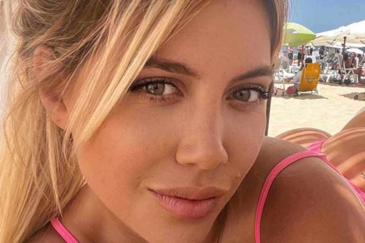 Wanda Nara intimo scollatura primo piano