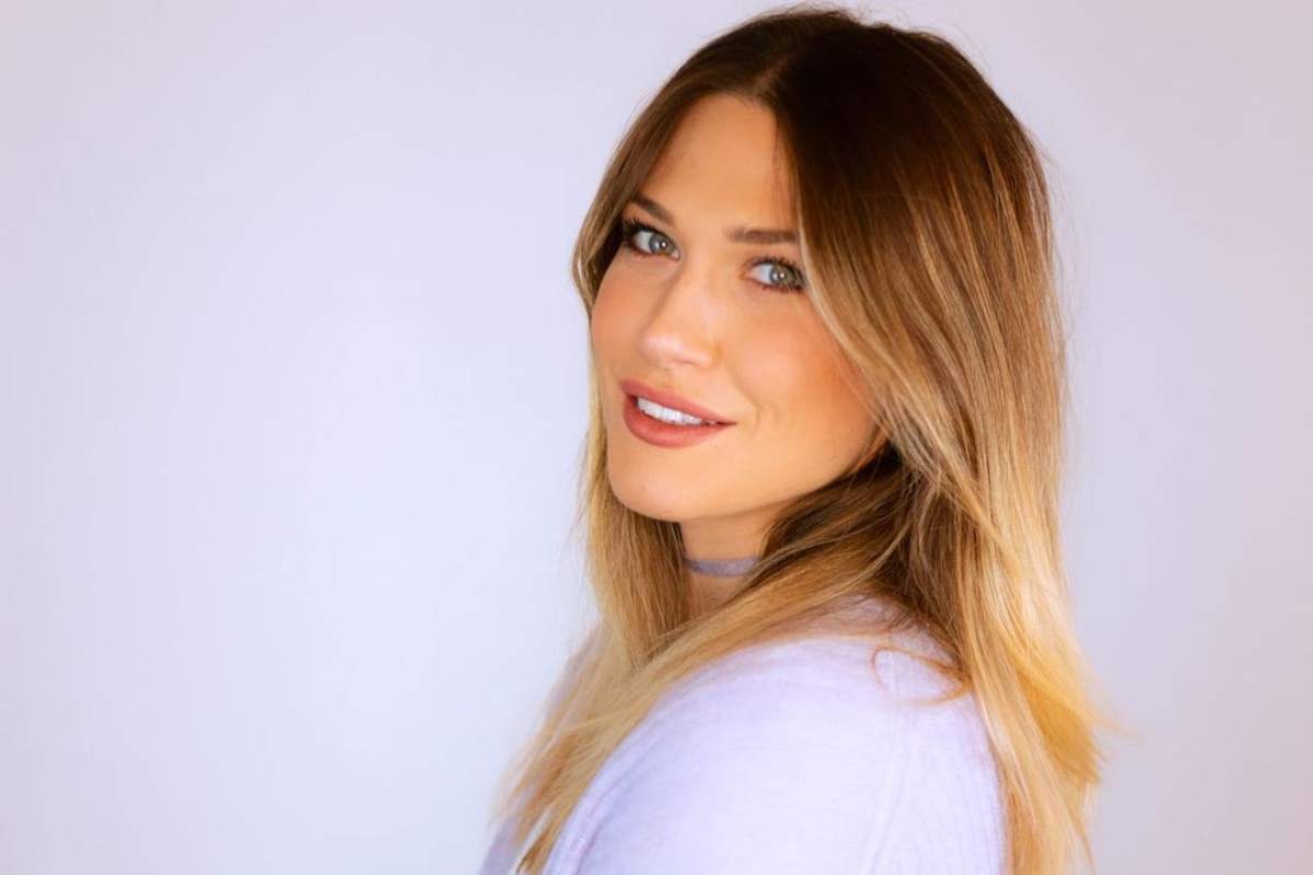 Benedetta Mazza, esplosiva in costume da bagno