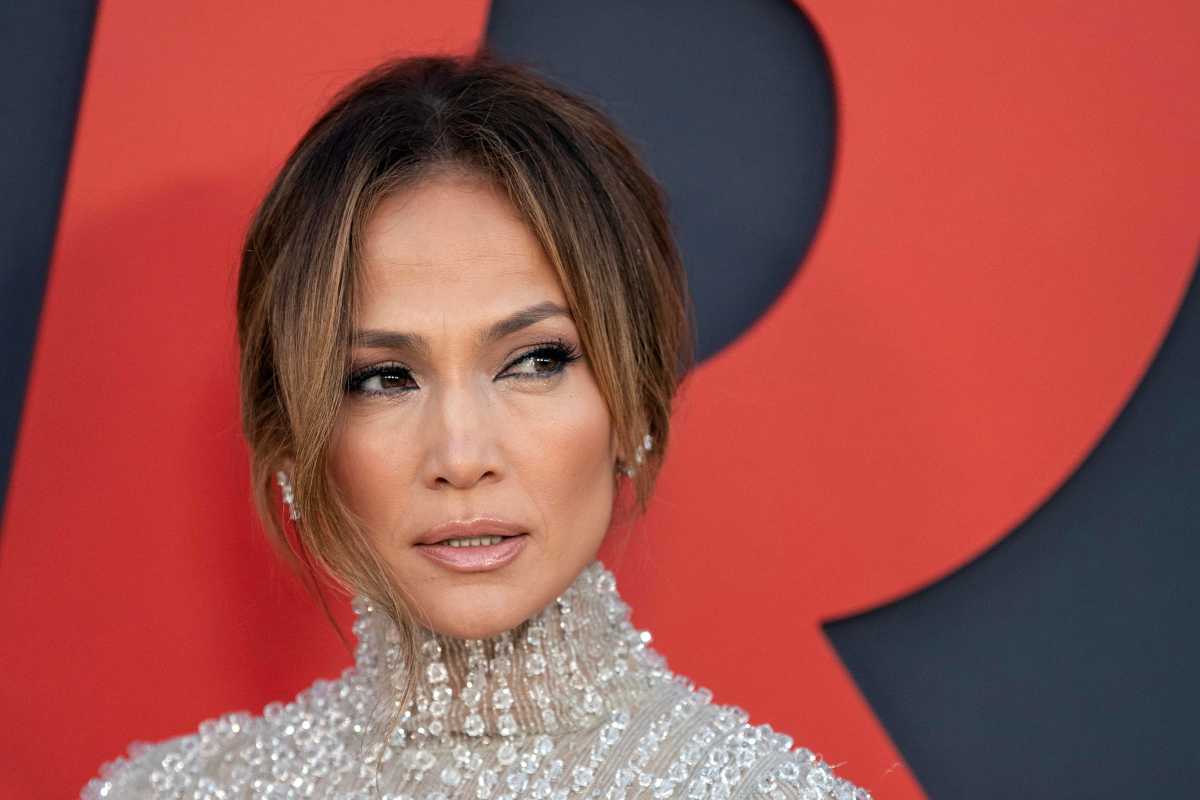 Jennifer Lopez infiamma il pubblico: bellezza devastante