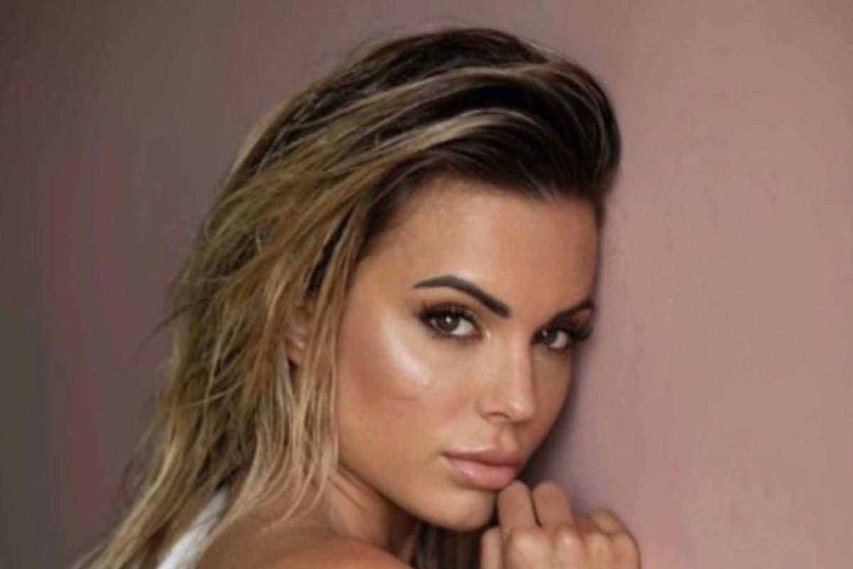 Ludovica Pagani bikini scollatura esplosiva