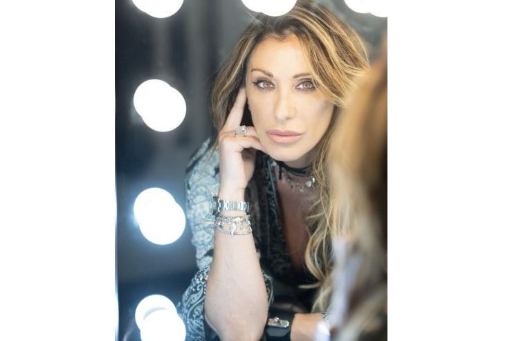 Sabrina Salerno specchio scollatura