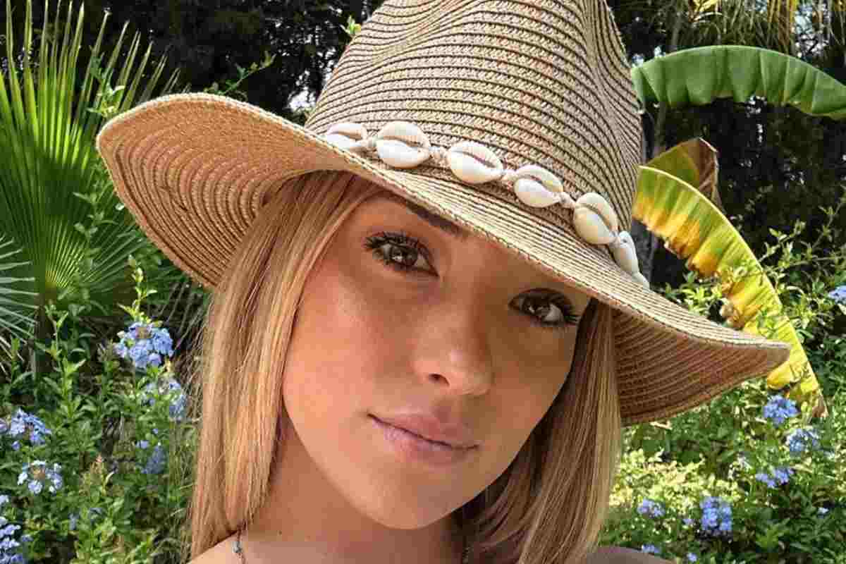 Alice Campello meravigliosa in costume da bagno