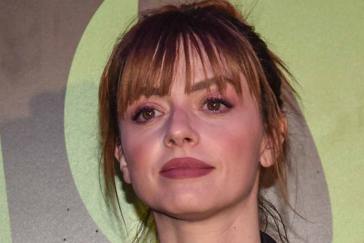 Annalisa sexy in costume