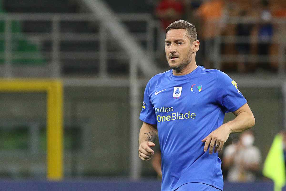 Francesco Totti continua a regalare grandi giocate nonostante abbia "appeso gli scarpini al chiodo" da diverso tempo.