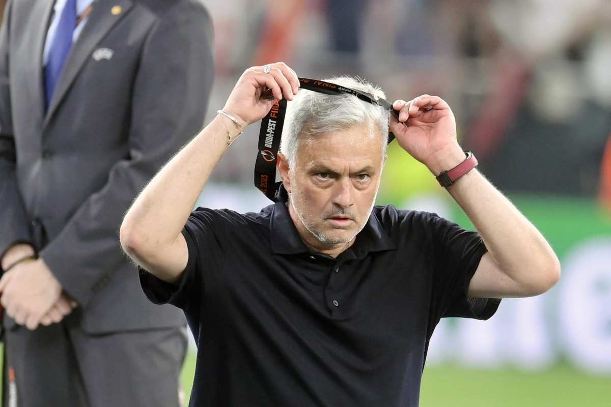 José Mourinho, gesto shock dopo Siviglia-Roma