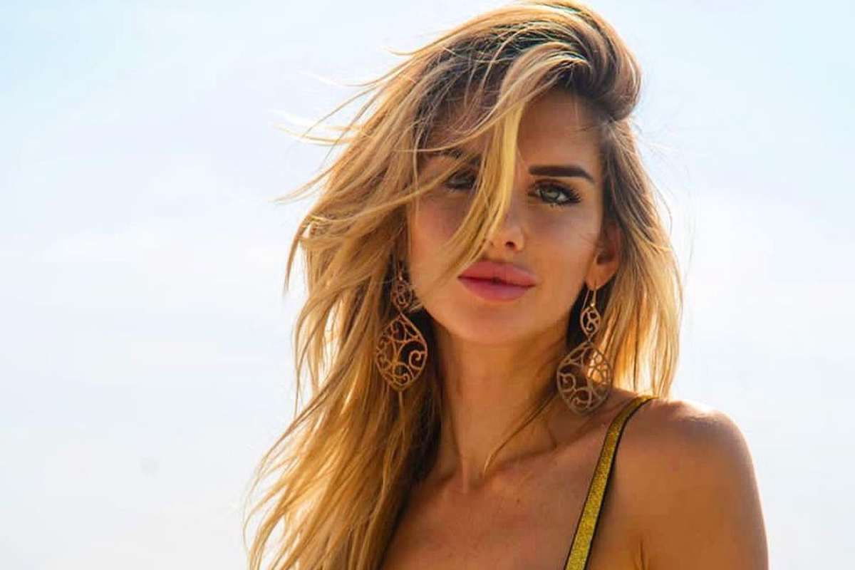 Michela Persico estate bikini esplosivo