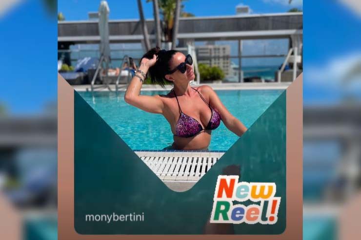 Monica Bertini foto bikini piscina