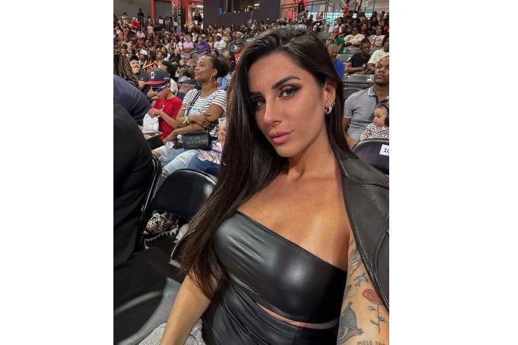 Valentina Vignali scollatura hot