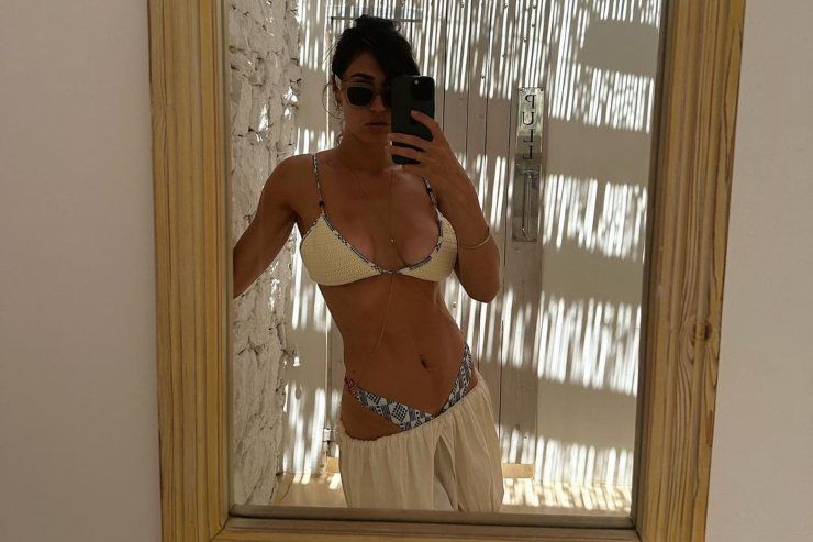 Cecilia Rodriguez selfie specchio bikini