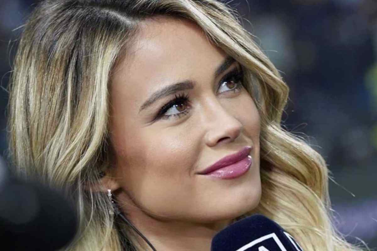 Diletta Leotta primo piano scollatura esagerata