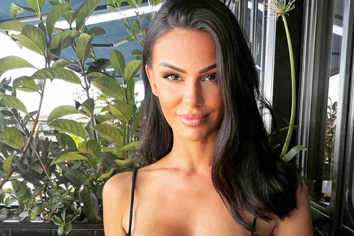 Erjona Sulejmani costume filo