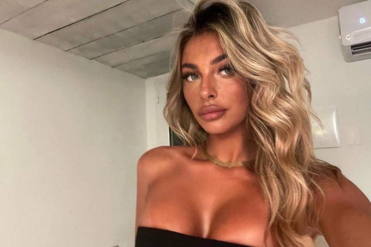 Chiara Frattesi è sensazionale in costume