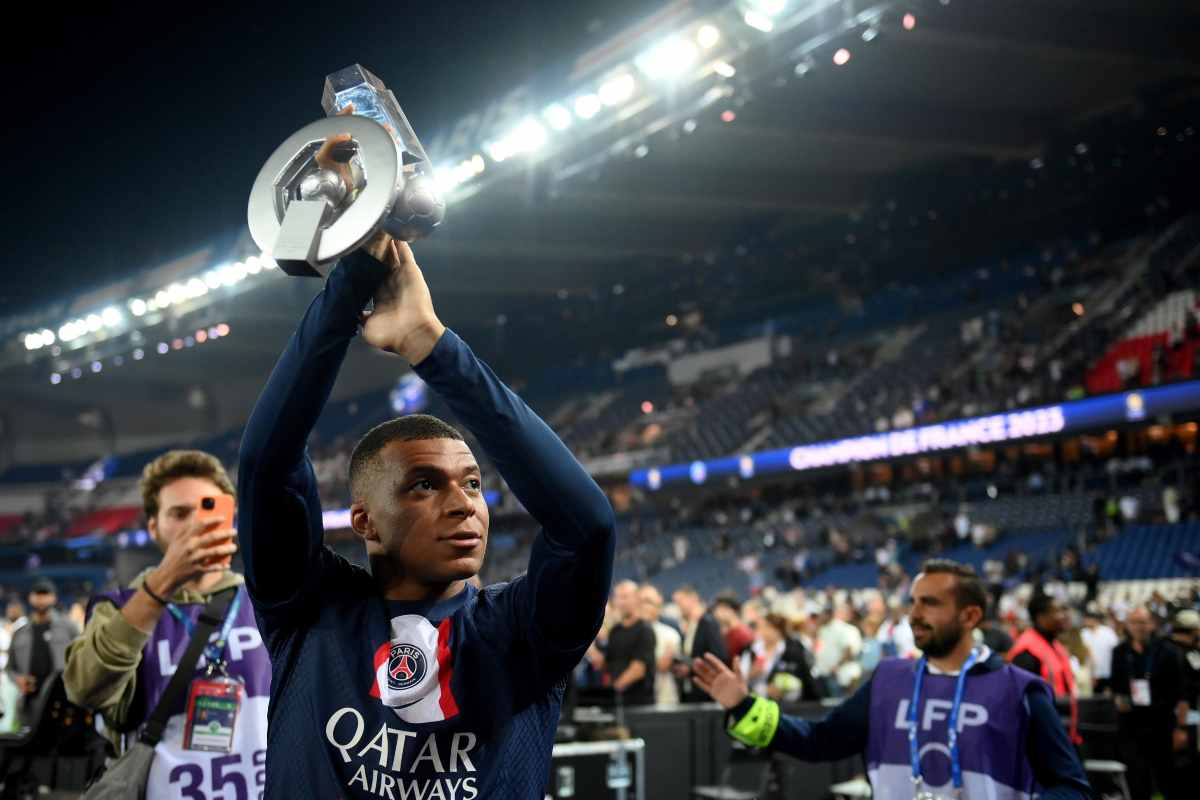Real Madrid, nuova svolta sulla permanenza di Mbappé a Parigi