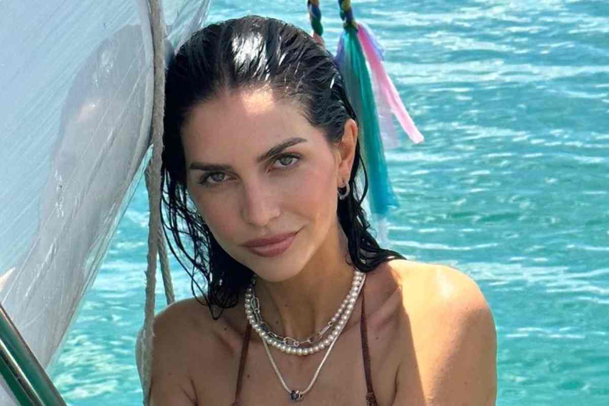 Zaira Nara, stupenda in bikini