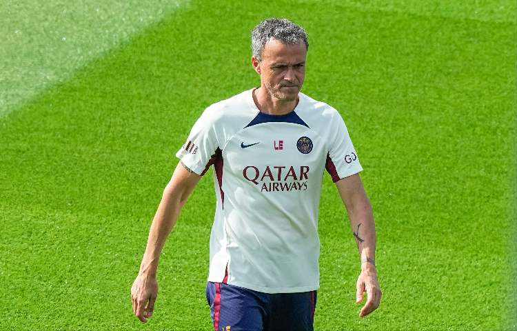 Luis Enrique via dal PSG 