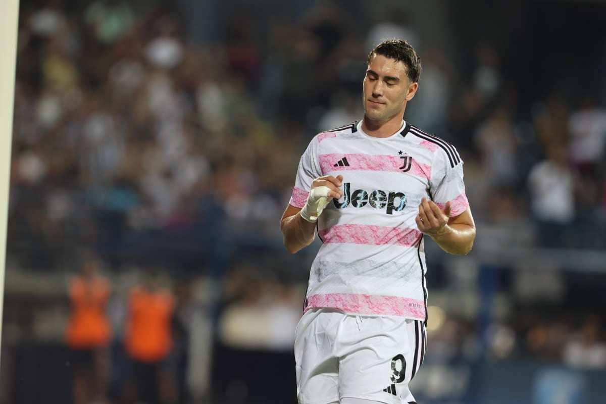 Vlahovic rinnova con la Juventus