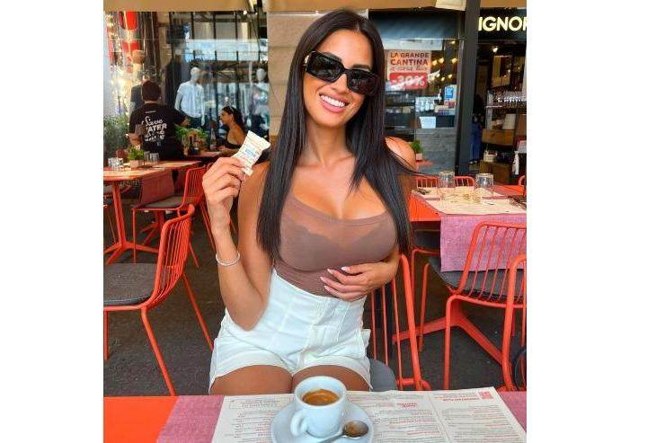 Eleonora Incardona estate scollatura trasparente