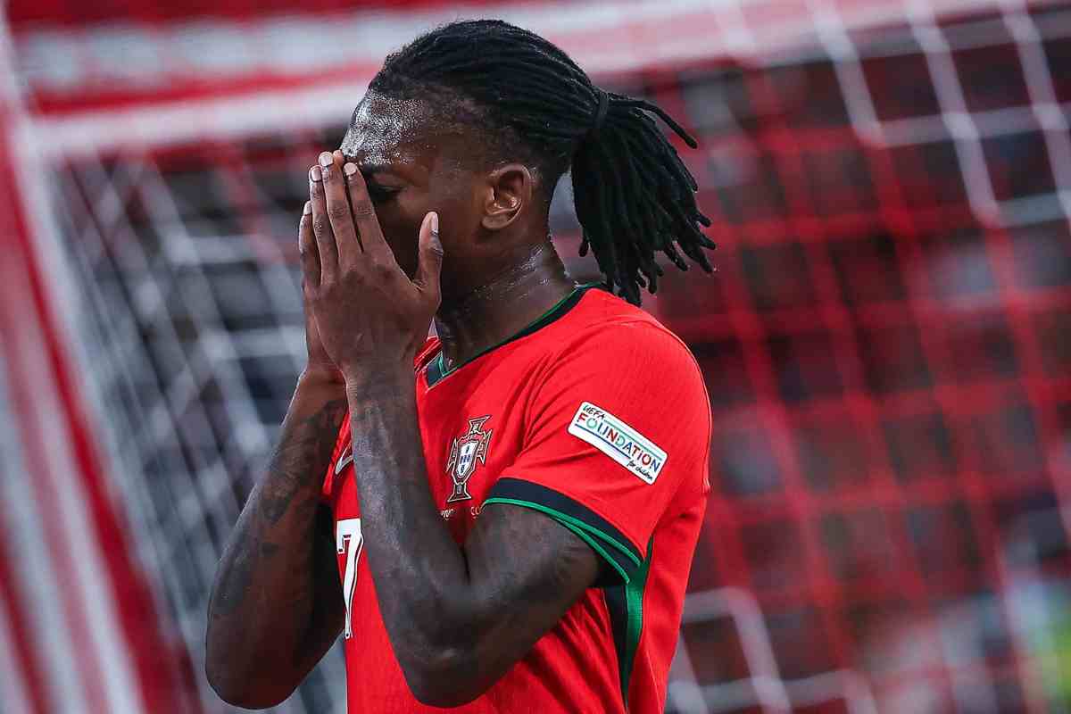 Rafael Leao si dispera