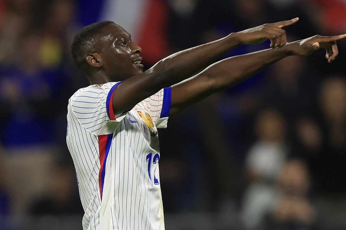 Kolo Muani esulta con la Francia