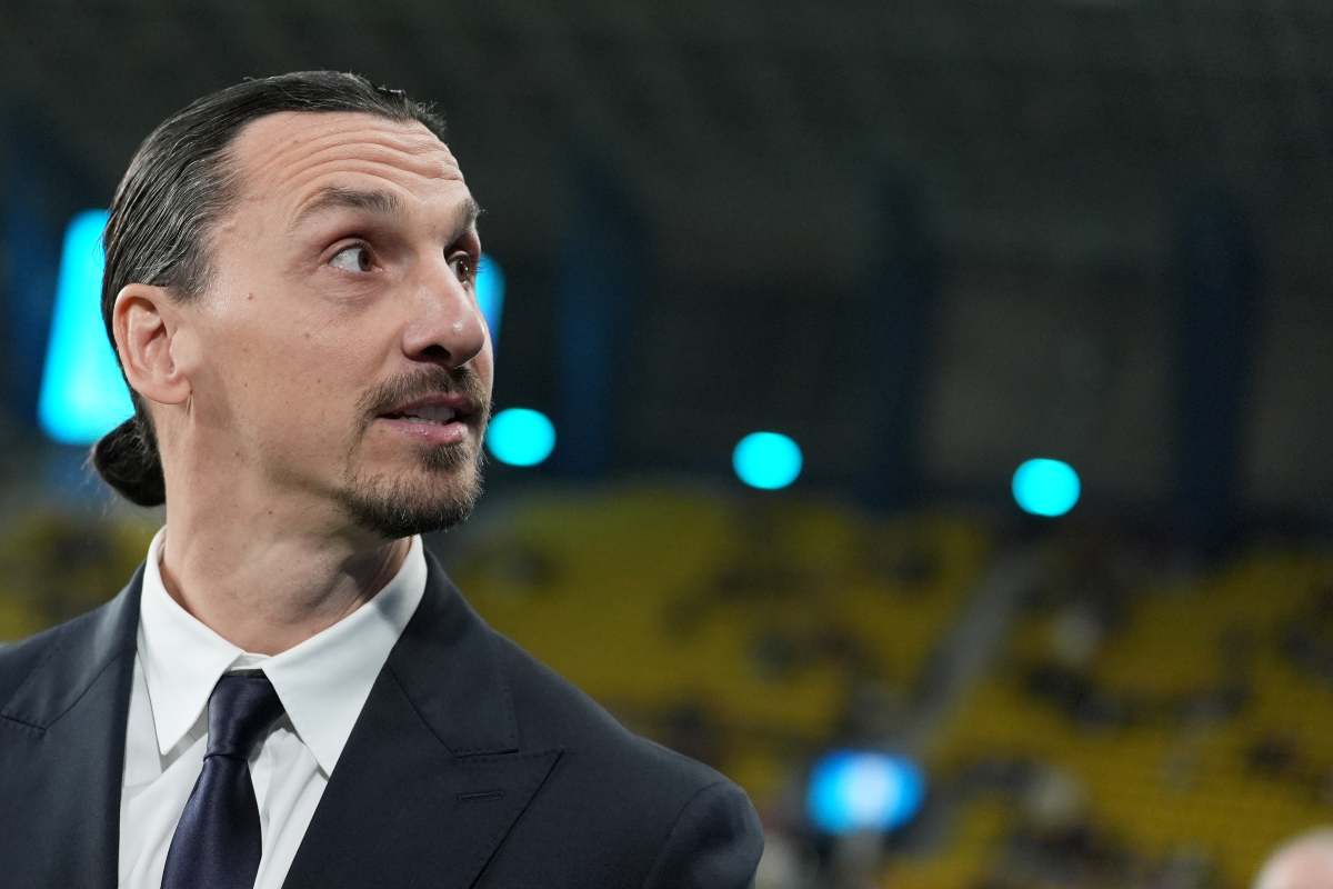 Zlatan Ibrahimovic osserva