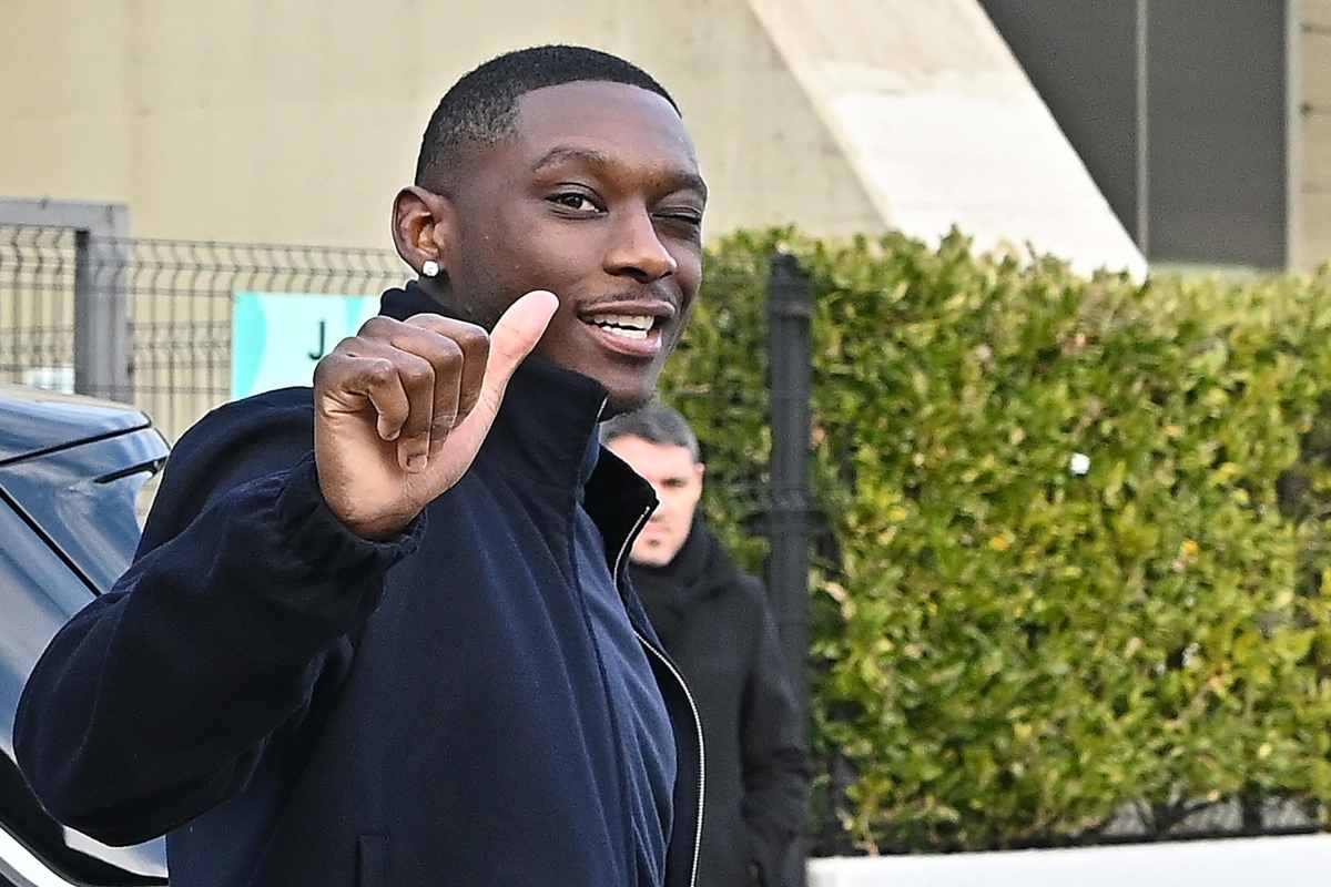 Kolo Muani alle visite mediche con la Juventus